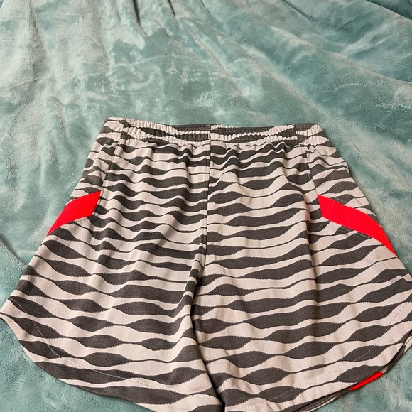Nike Dri-fit shorts size small - Picture 2 of 3